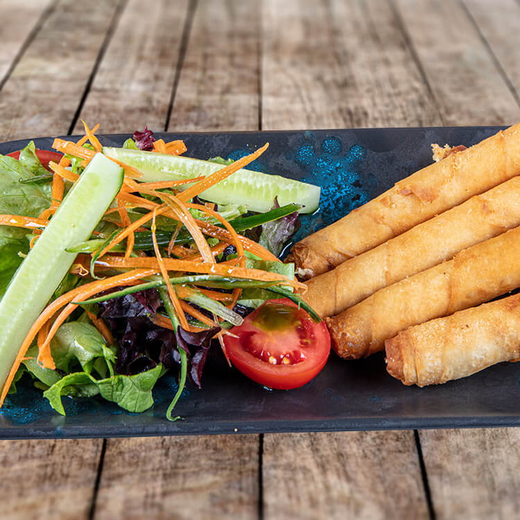 sigara-boerek-mit-salat_2033983152